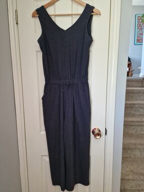 Old Navy Sleeveless V-Neck Jumpsuit in Charcoal Gray Size XS Petite